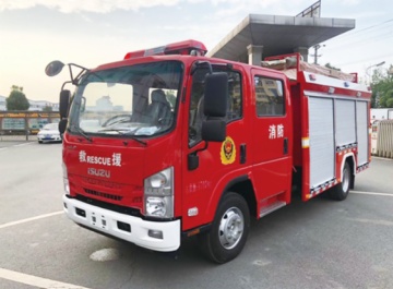 ISUZU 3T water tank fire truck