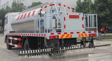 Asphalt spreader