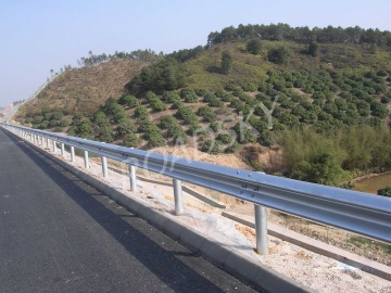 Metal W Beam Crash Barrier